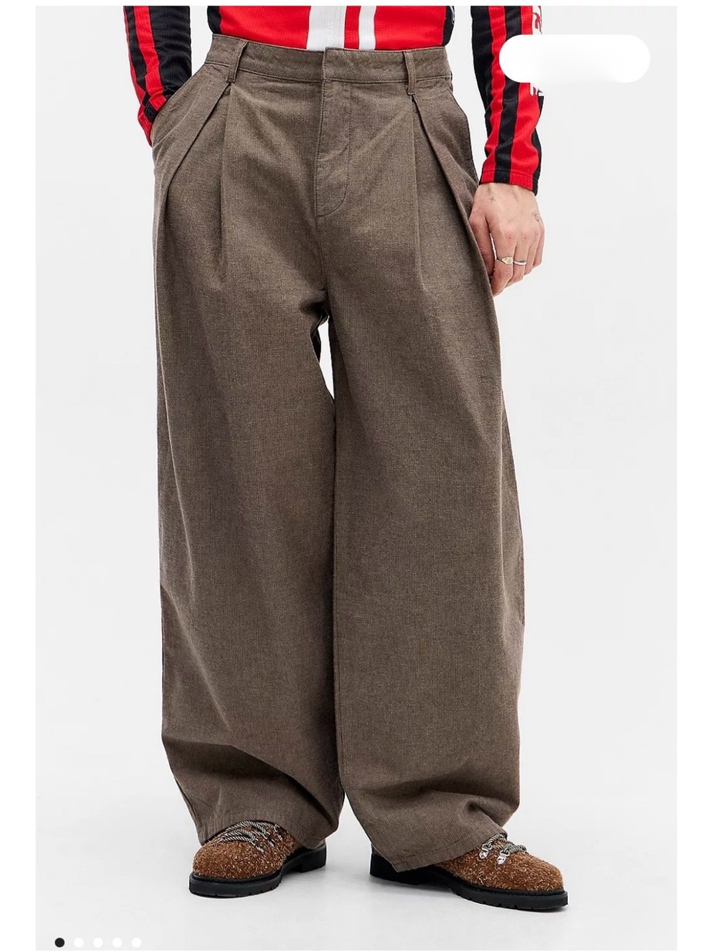 Urban Outfitters Wide-Leg Pleated Chinos in Brown